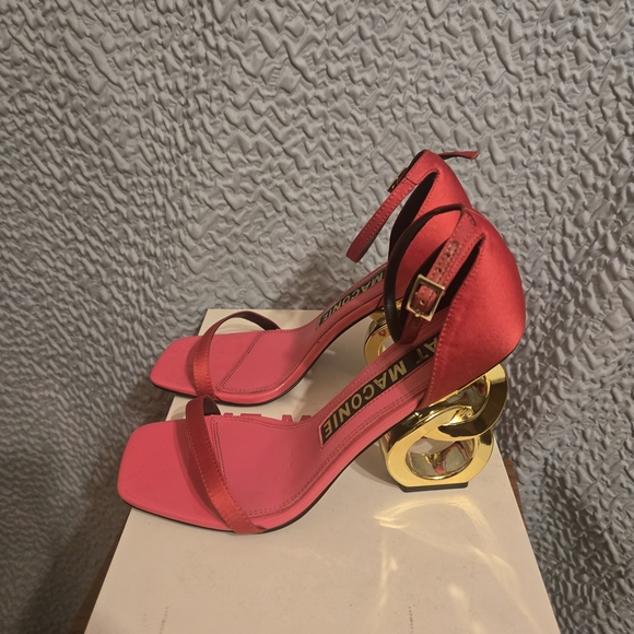 Chic Red Heels with Gold Artistic Design - Picture 6 of 11